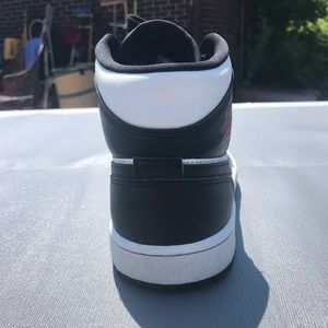 Jordan Shoes - Air Jordan 1 Reverse Black Toe Jordan Shoes - Air Jordan 1 Reverse Black Toe